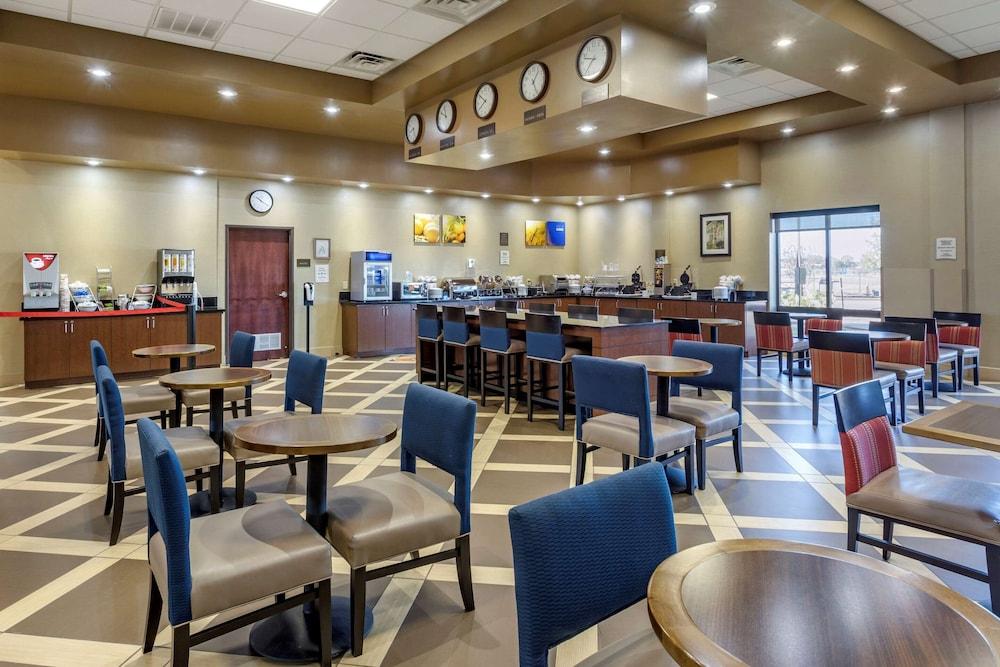 Comfort Suites Batesville photo 28