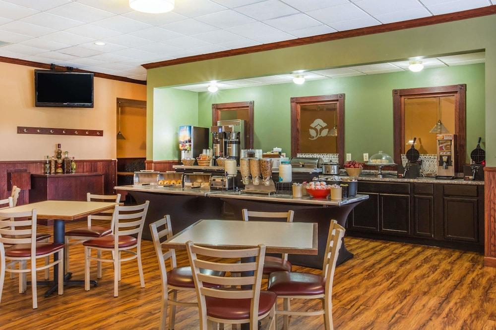Ramada by Wyndham Wytheville photo 37