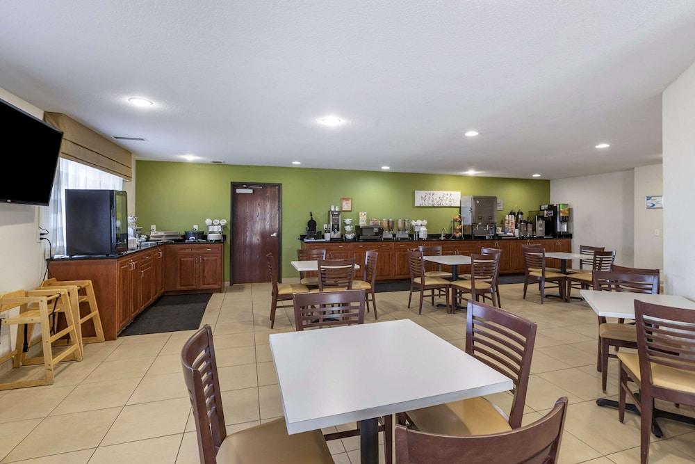 Sleep Inn & Suites Pleasant Hill - Des Moines photo 60