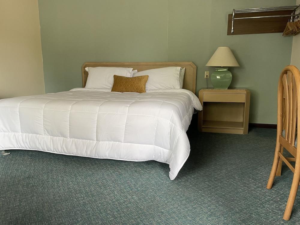 Gatehouse Motel photo 44