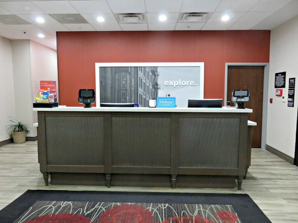Hampton Inn by Hilton Detroit Dearborn photo 4