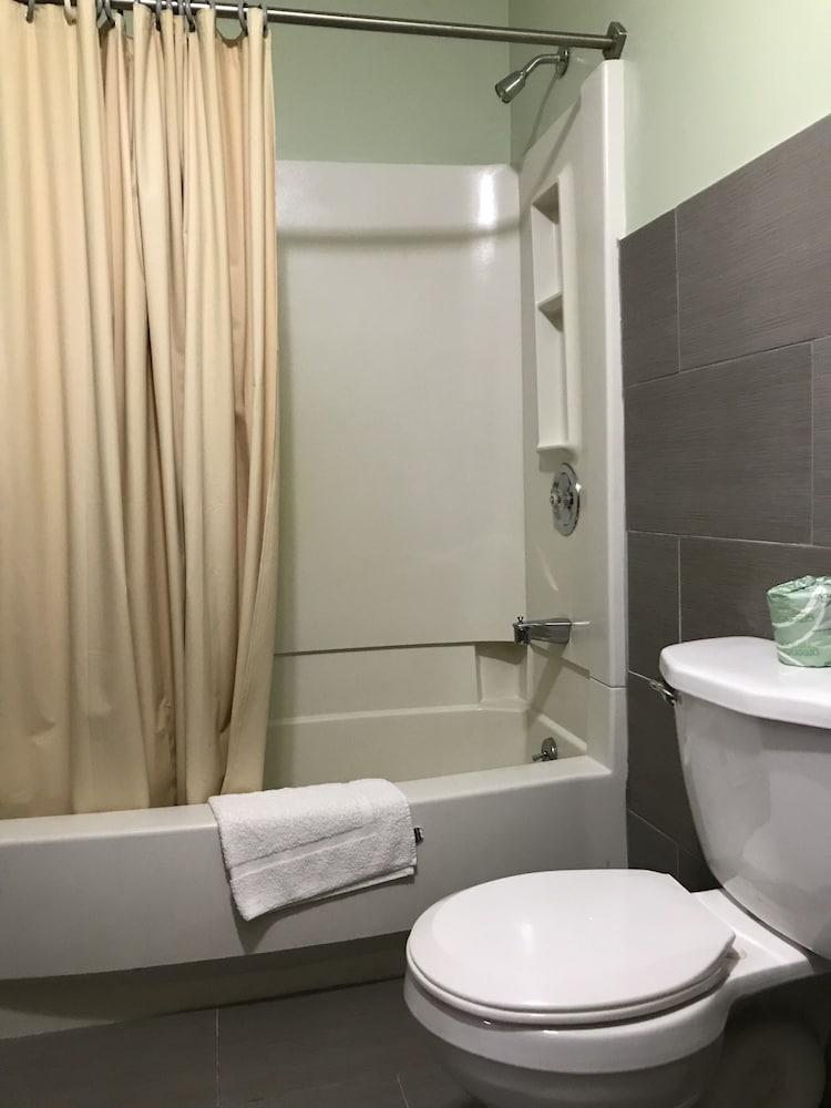 AmeriVu Inn & Suites photo 24
