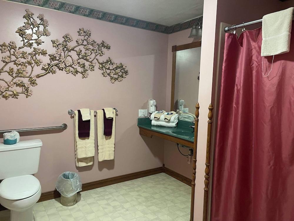 Victorian Inn by Capital O Superior NE photo 6