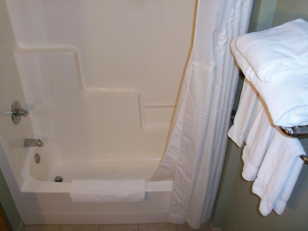 Holiday Inn Express Munising-Lakeview by IHG photo 27