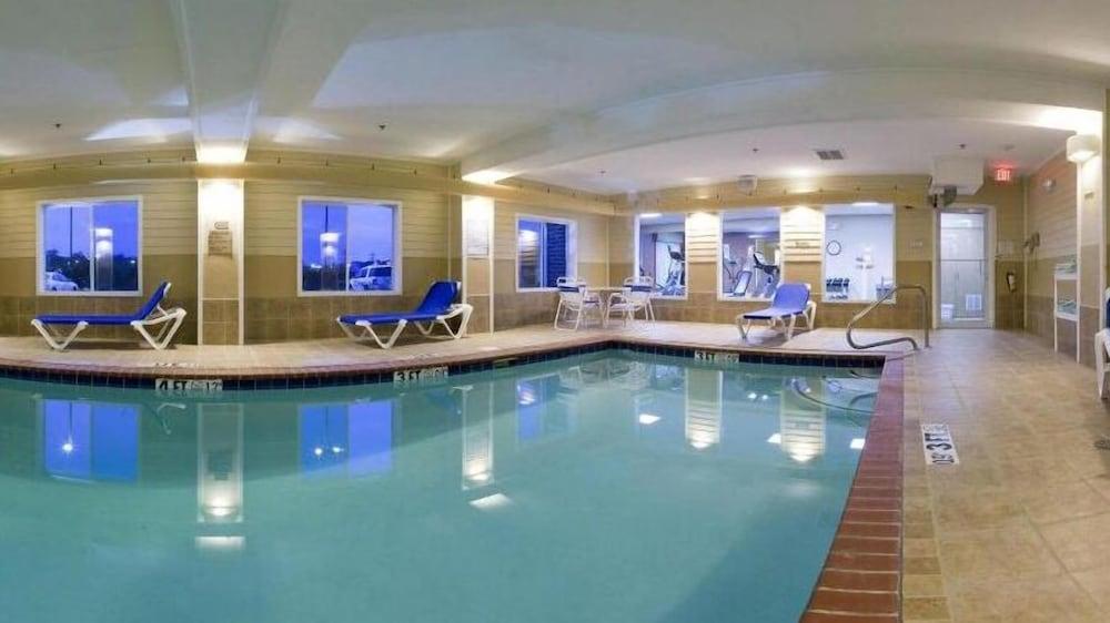 Holiday Inn Express Hotel & Suites Magee by IHG photo 2