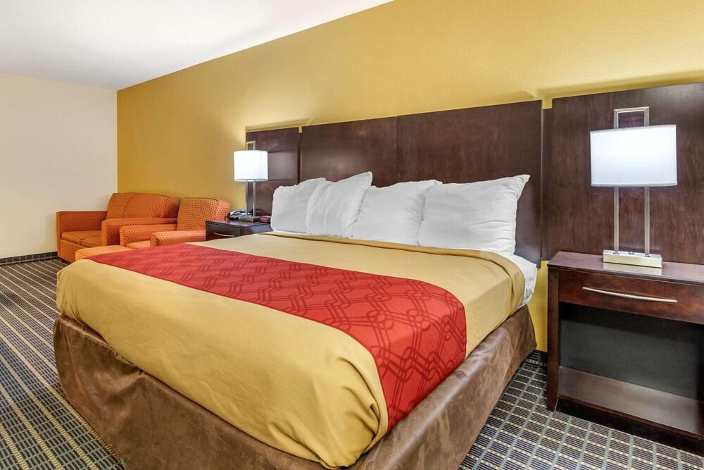 Econo Lodge Brunswick Travel Center photo 10