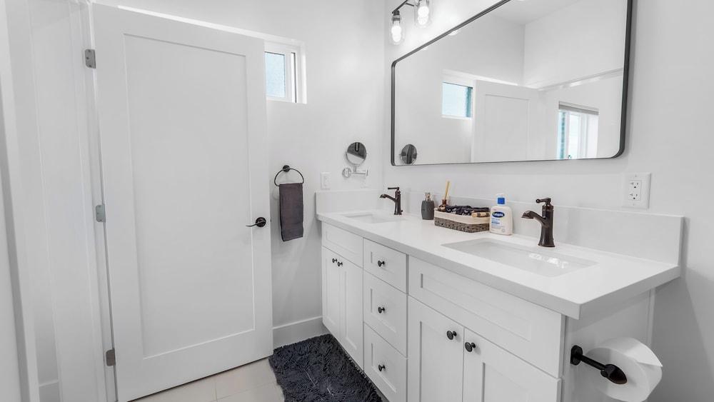 Rise Suites Oceanside photo 47