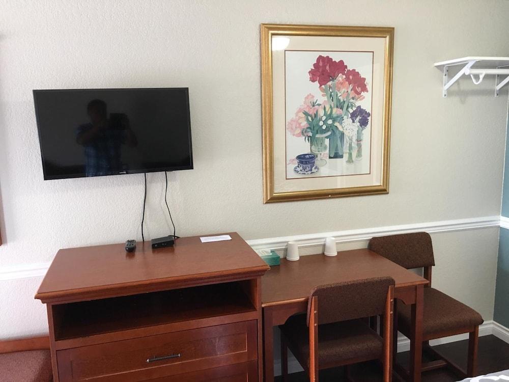 Belfair Motel photo 15