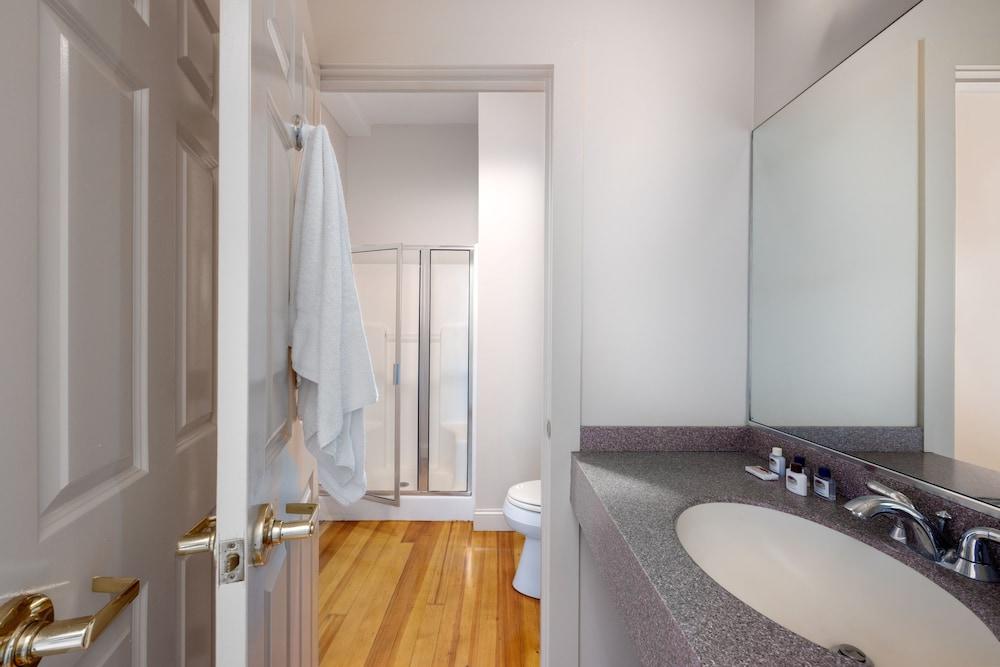 Ashley House photo 9