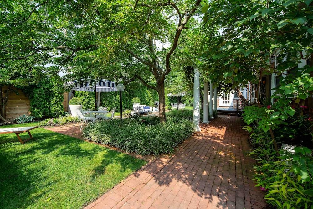Bellport Inn photo 13