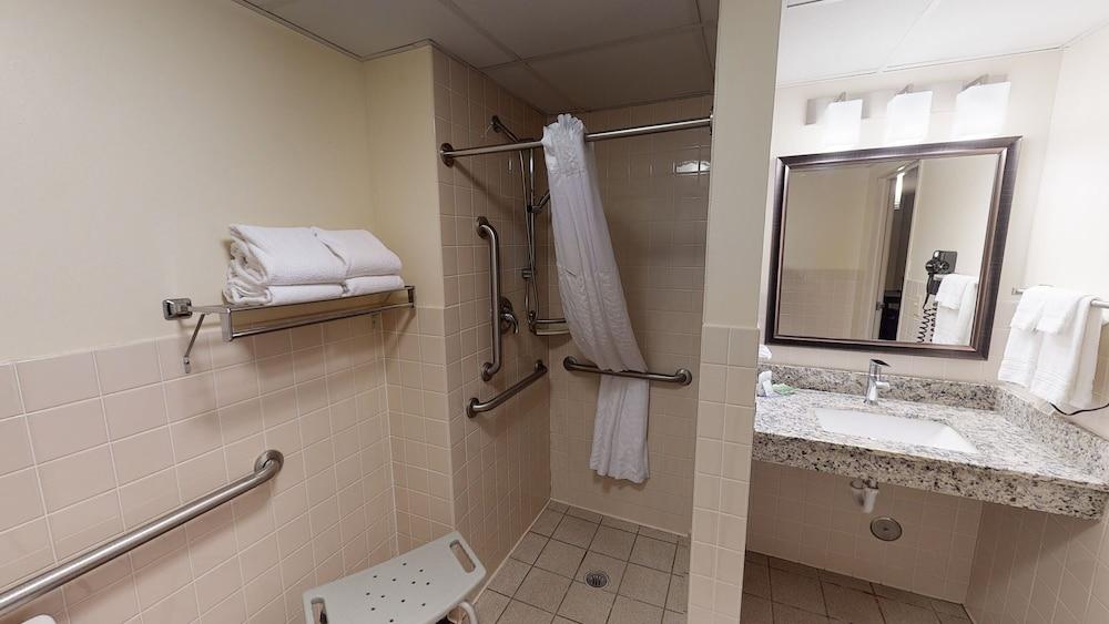 AmericInn by Wyndham Mounds View Minneapolis photo 37