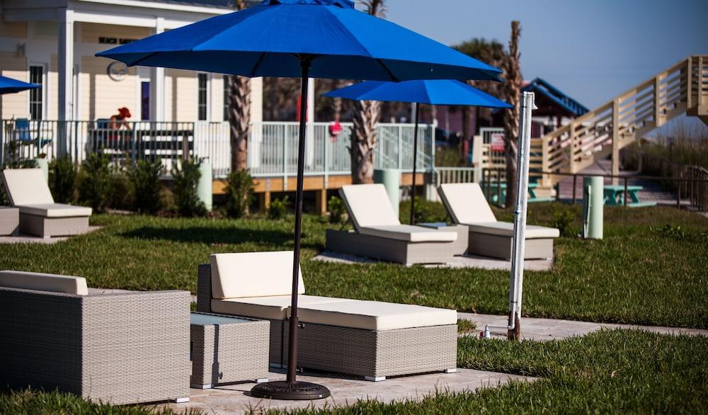 The Salty Mermaid Oceanfront Hotel photo 21