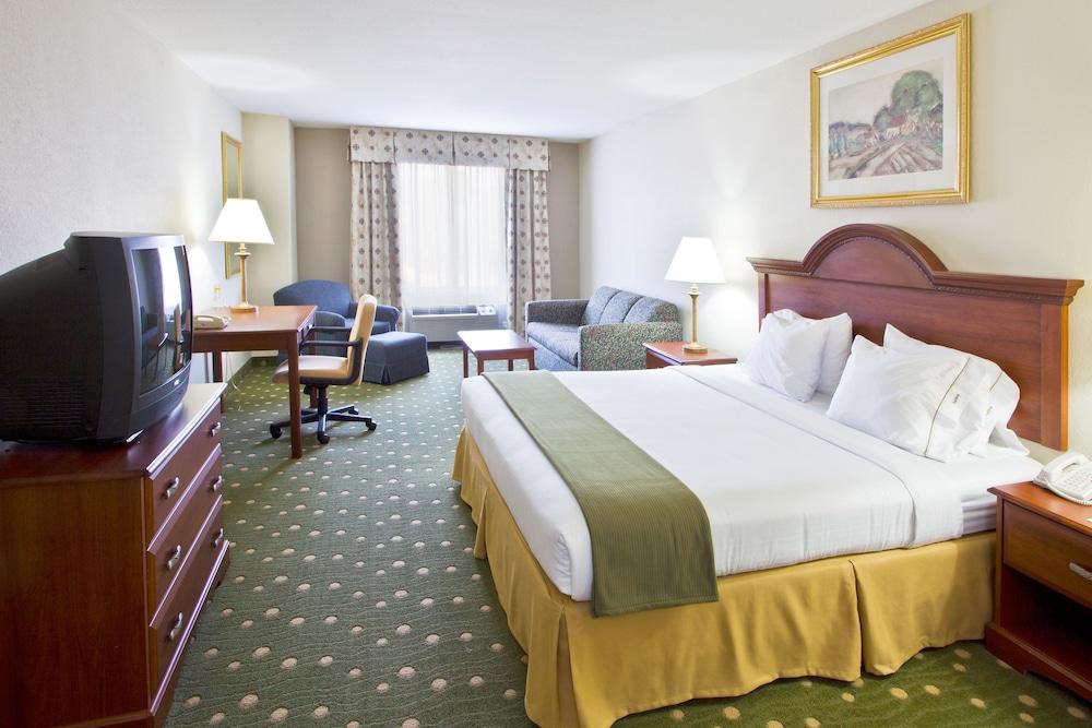Holiday Inn Express & Suites Live Oak by IHG photo 7