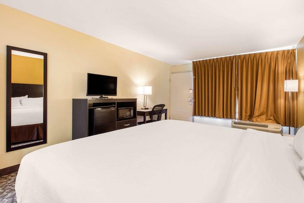 Ramada by Wyndham Santee I-95 photo 13