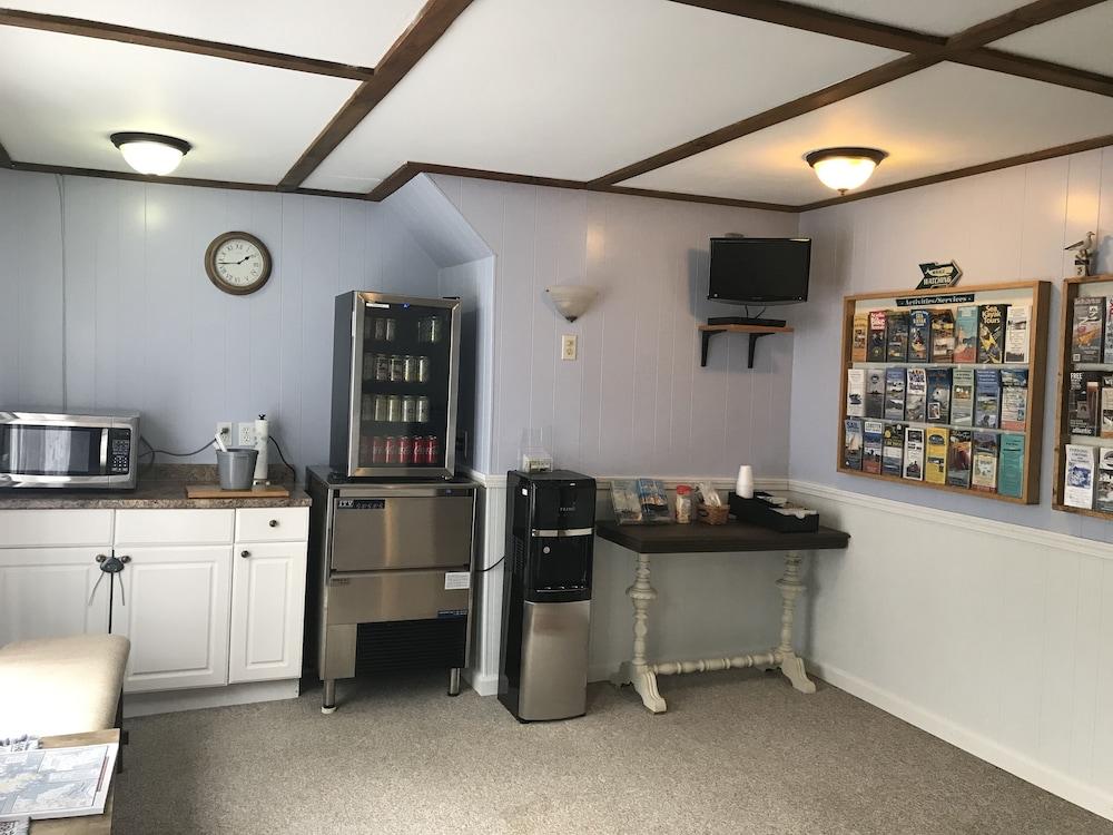 Isleview Motel and Cottages photo 25