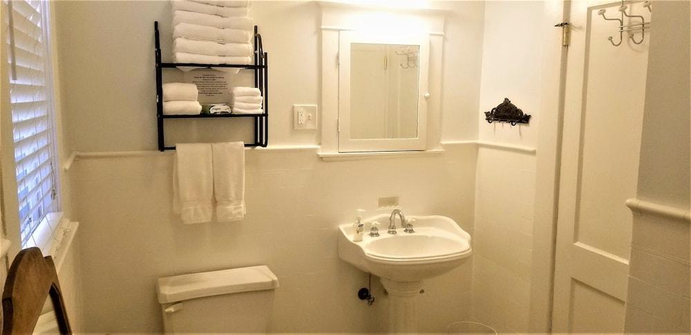 Belvedere Manor photo 8