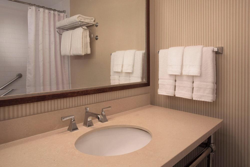 Sheraton Louisville Riverside by Marriott photo 9