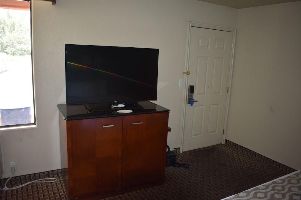 Rodeway Inn photo 12