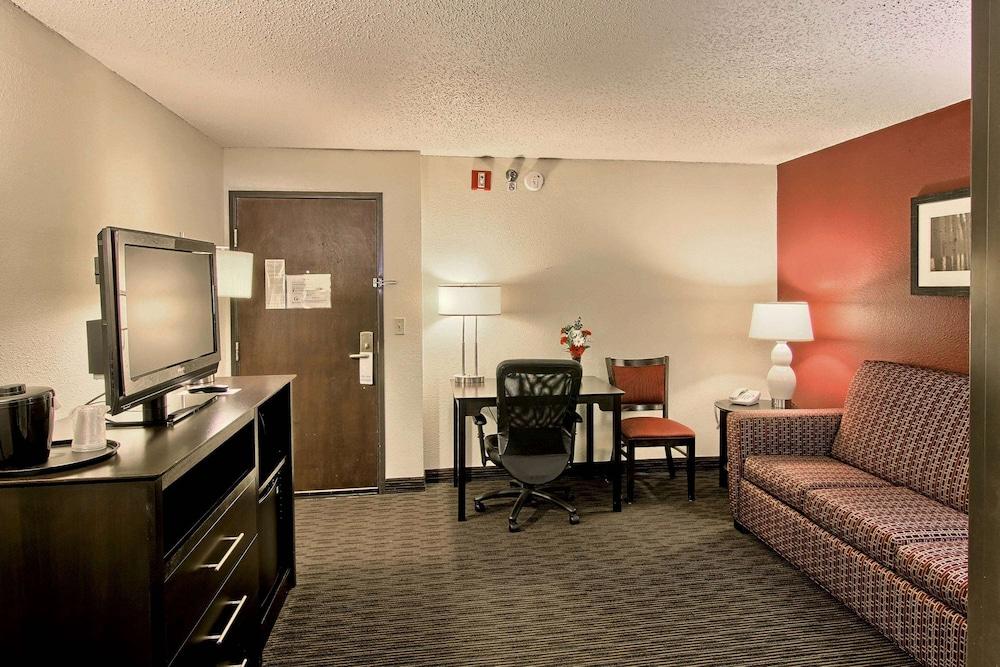 Blossom Hotel & Suites Traverse City photo 41