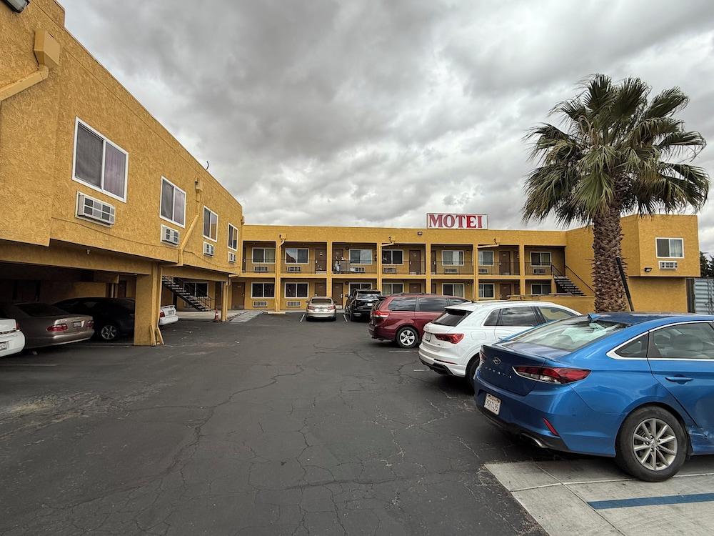 New Budget Inn photo 29