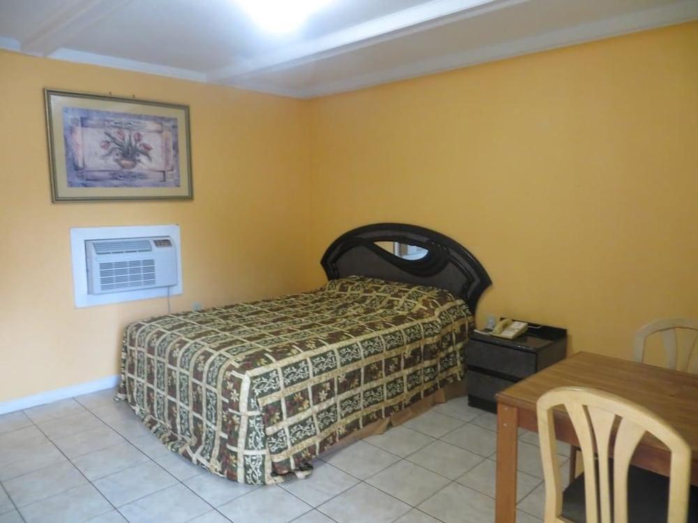 Travel Inn & Suites photo 3