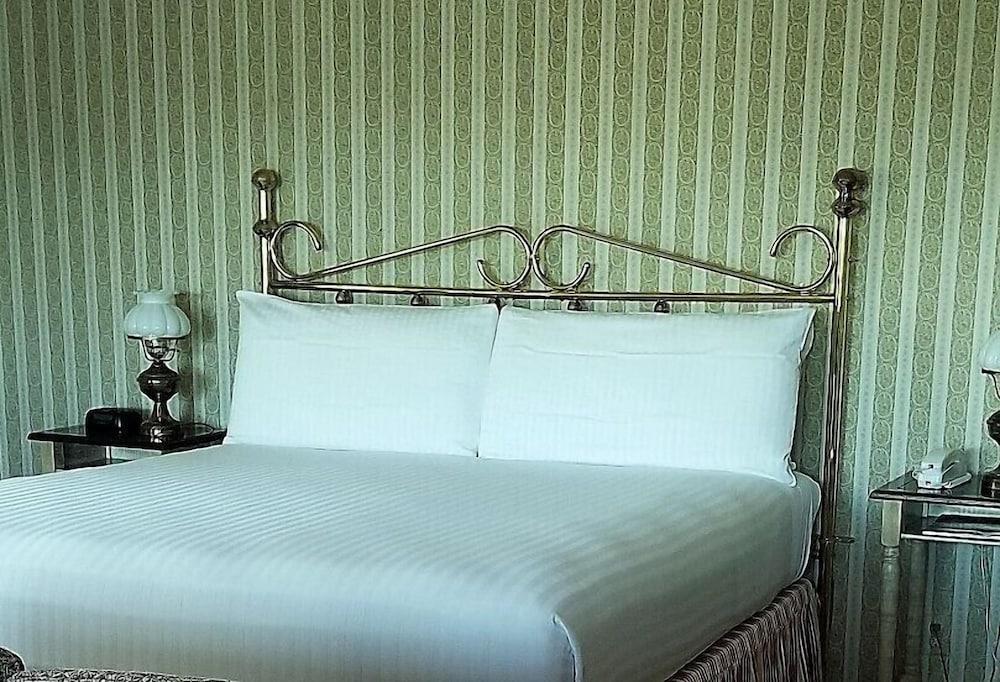 Hill House Inn photo 32