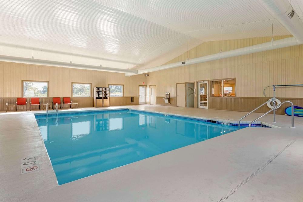 Sleep Inn & Suites Wisconsin Dells - Lake Delton photo 25