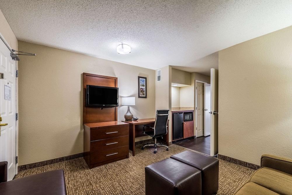Comfort Inn & Suites Dayton North photo 24