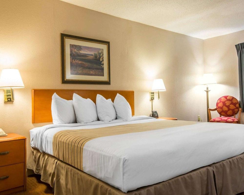 Econo Lodge Inn & Suites Columbus near Fort Benning photo 10