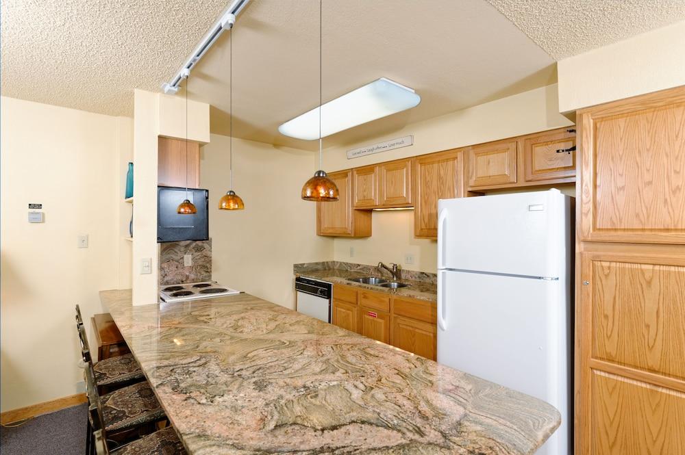 The Crestwood Condominiums photo 30