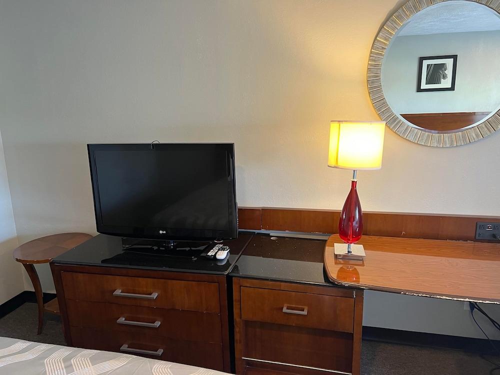 Maple Tree Inn photo 12