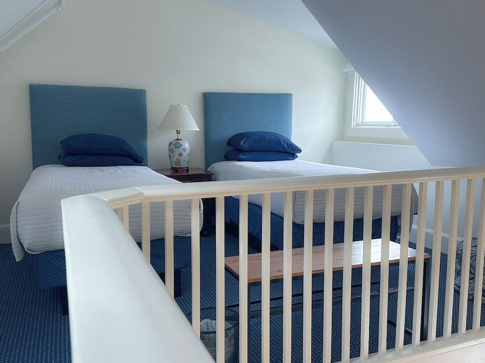 Harborside Inn photo 24