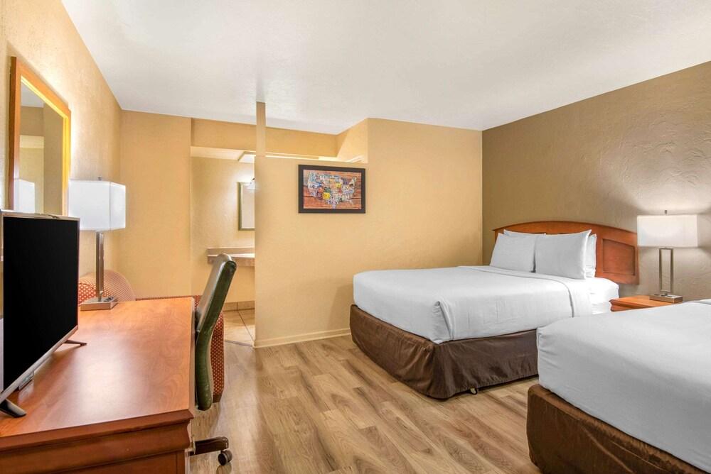 Econo Lodge  Inn & Suites Durango photo 26
