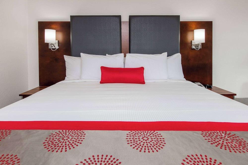 Ramada by Wyndham Austin South photo 27