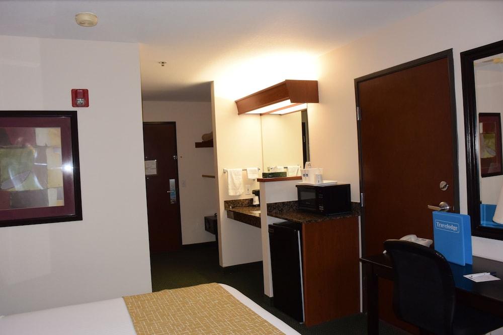 Travelodge Suites by Wyndham Newberg photo 7