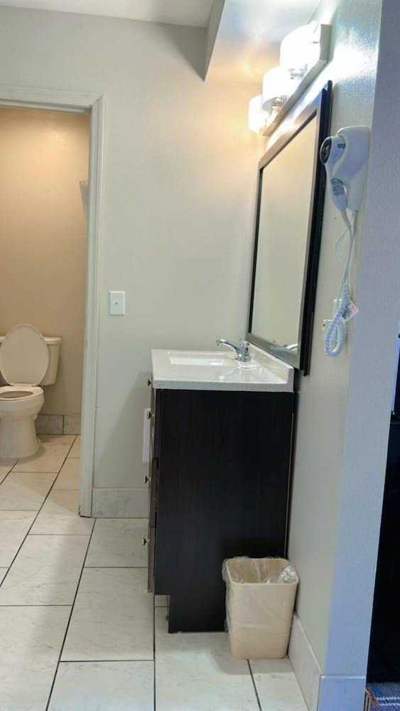 New Budget inn photo 13