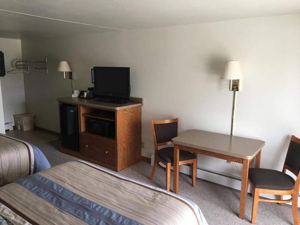 Coho Motel and Suites photo 3