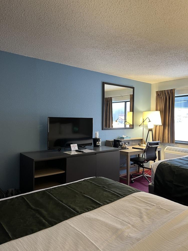Pictured Rocks Inn & Suites photo 11