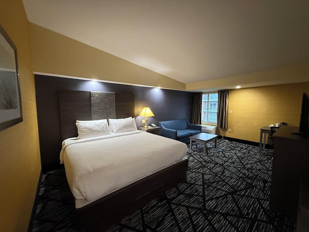 Plymouth Bay Inn and Suites photo 25