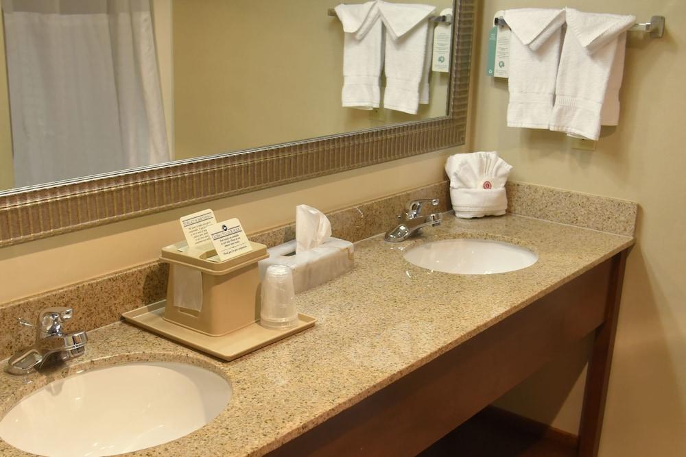 Comfort Suites Linn County photo 14