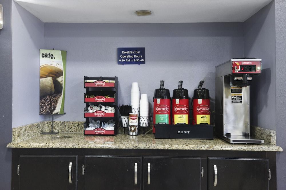 Microtel Inn & Suites by Wyndham Meridian photo 2