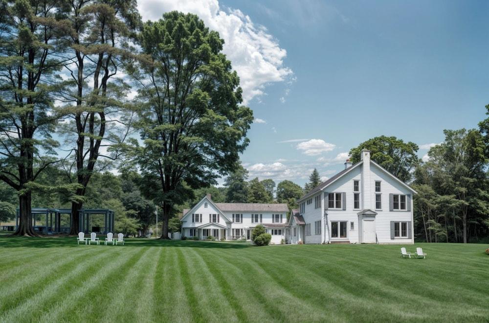 Lincoln Inn & Gallery — hotel in Woodstock