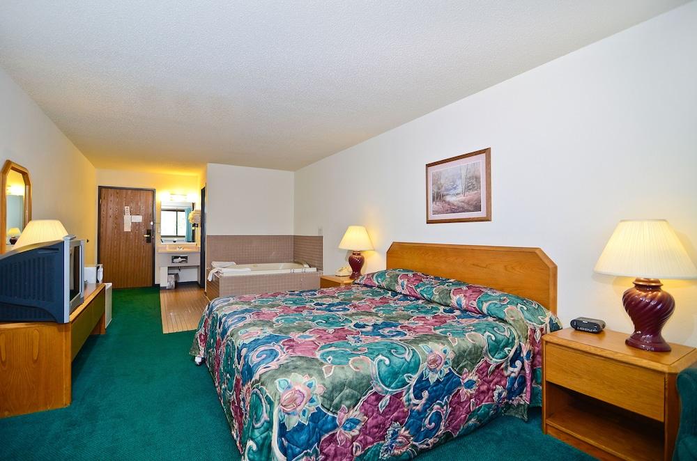 Super 8 by Wyndham Hayward WI photo 15