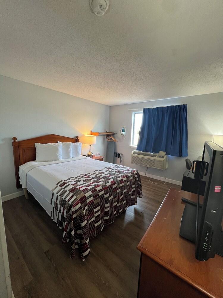Economy 7 Inn - Norfolk photo 28