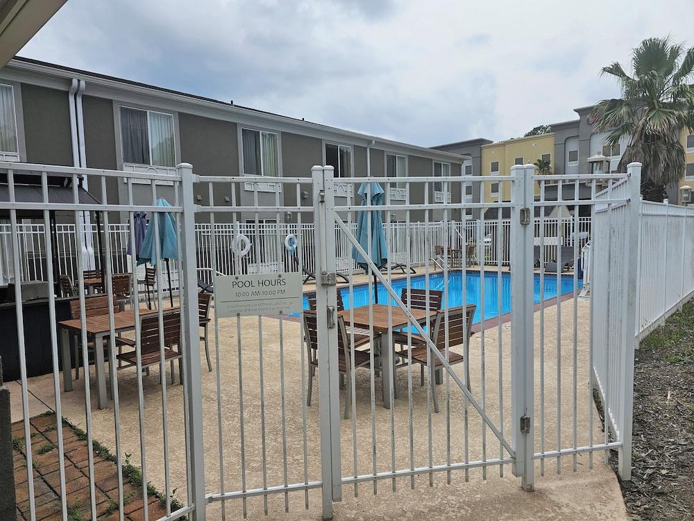 Express Inn Leesville Ft Johnson, SureStay Collection by BW photo 29