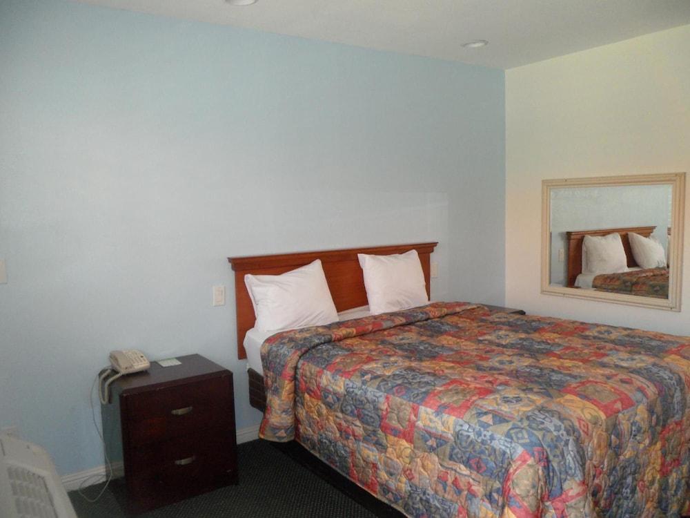 Scottish Inns Long Beach photo 18
