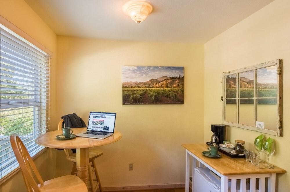 Aurora Park Cottages photo 35