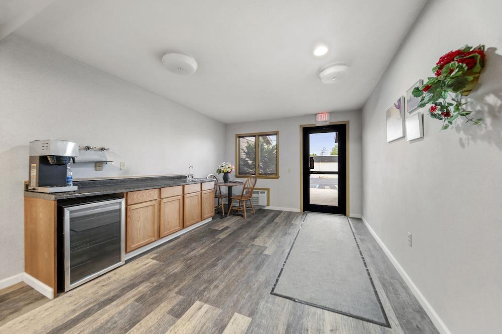 Executive Inn Cass City photo 12
