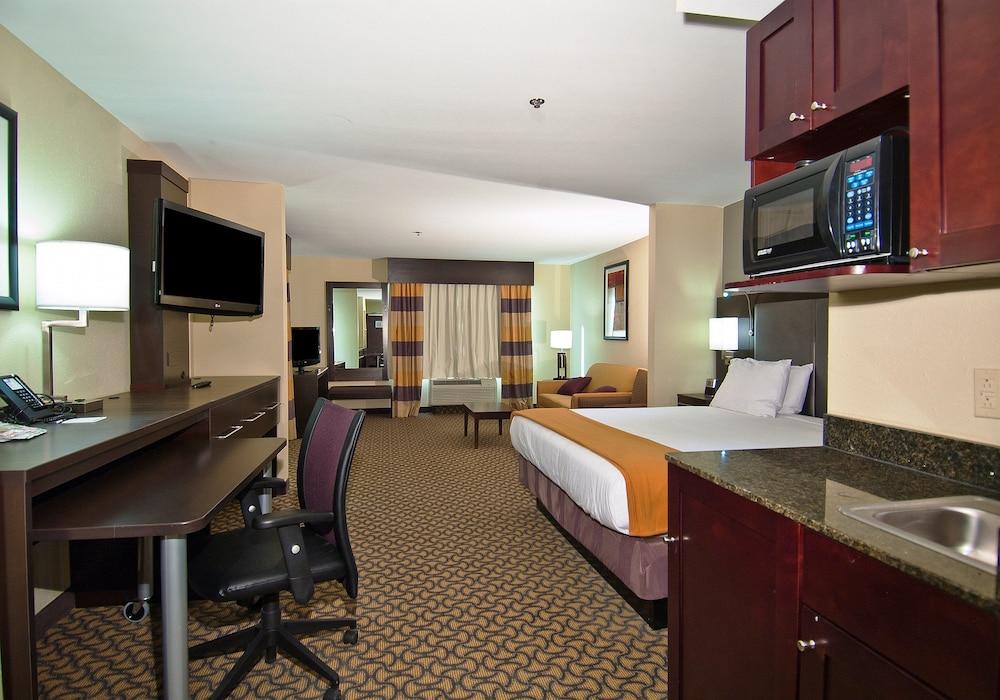 Holiday Inn Express & Suites Jackson / Pearl Intl Airport by IHG photo 9