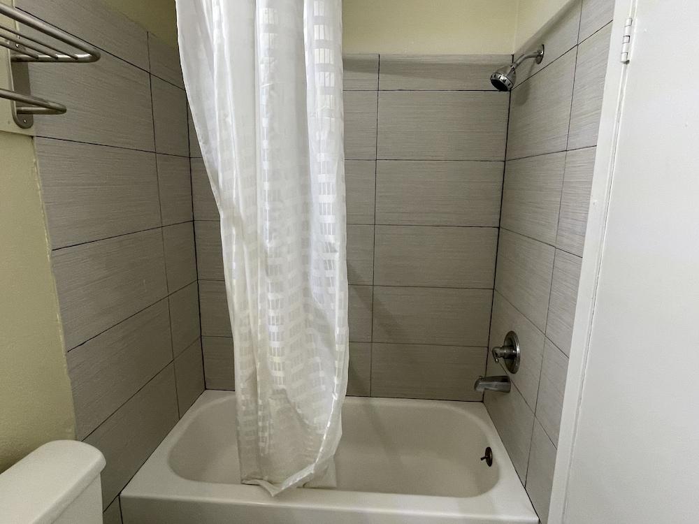 Americas Best Value Inn Alexandria photo 16